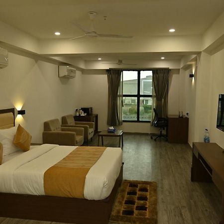 The Orange Zest Hotell Vithalpur Eksteriør bilde